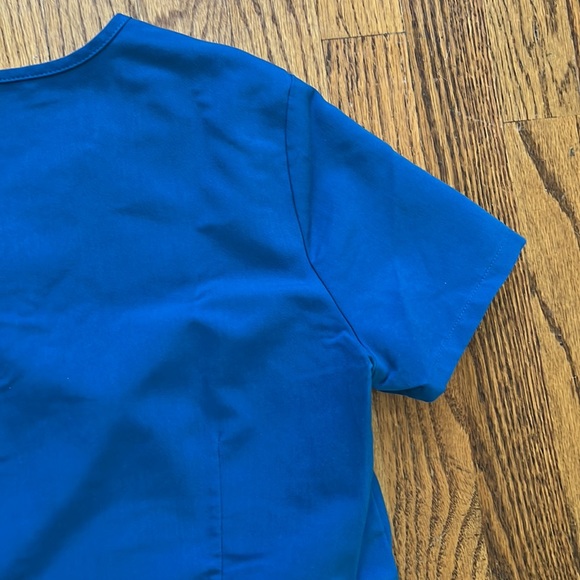 Figs Scrub Top - Picture 9 of 10